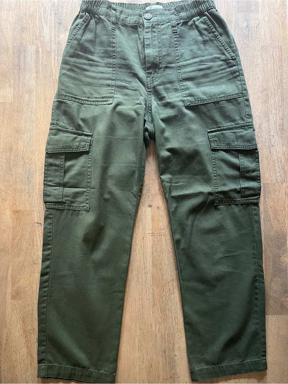 Aeropostale women’s Olive Cargo Pants in Deep Green small